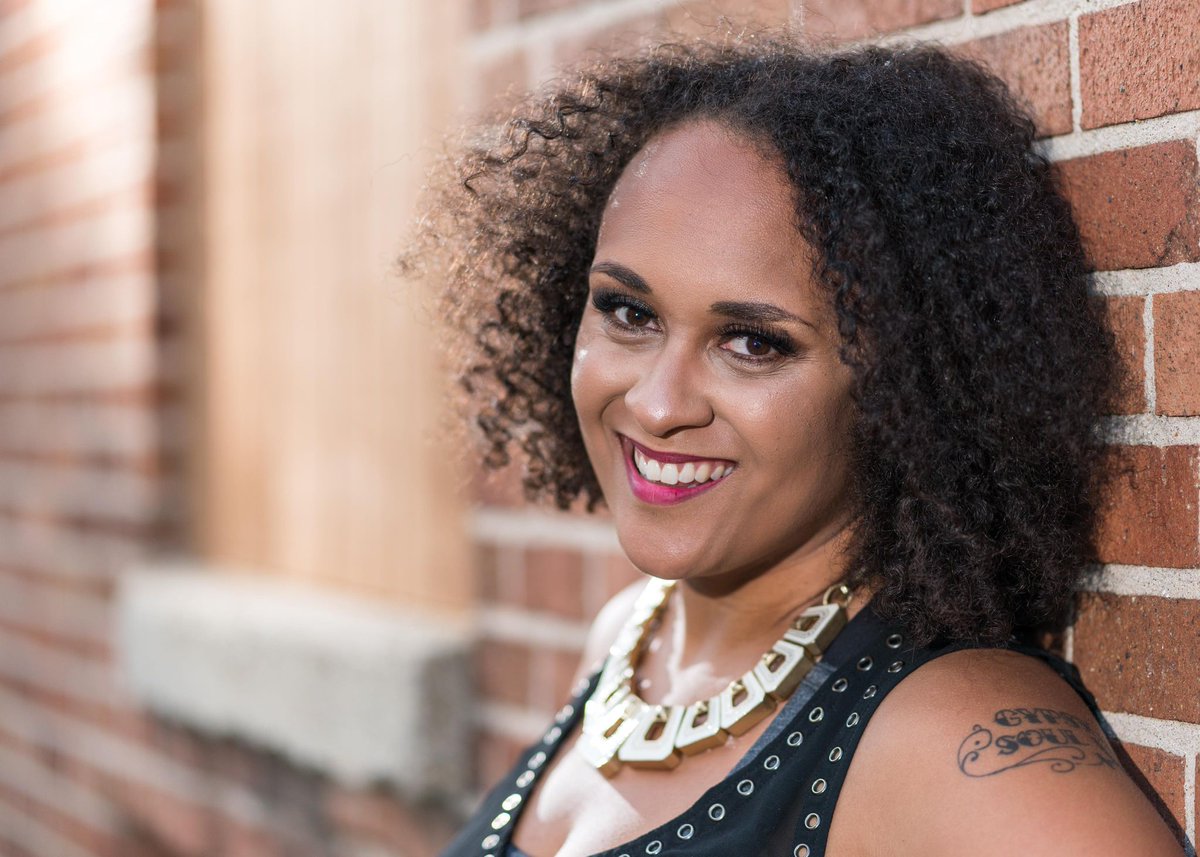 MyTributeCentre's tweet photo. COMEDIAN SPOTLIGHT 😂: @SmithTashona 
Tashona is a comedian, actress, singer, wife, mom to 3 &amp; recovering Nutella addict.
She has been performing on stage since the tender age of 6, when she was cast in her breakthrough role, Tree #3 in a children’s theatre prod. of Snow White. https://t.co/GDOblVGVW8