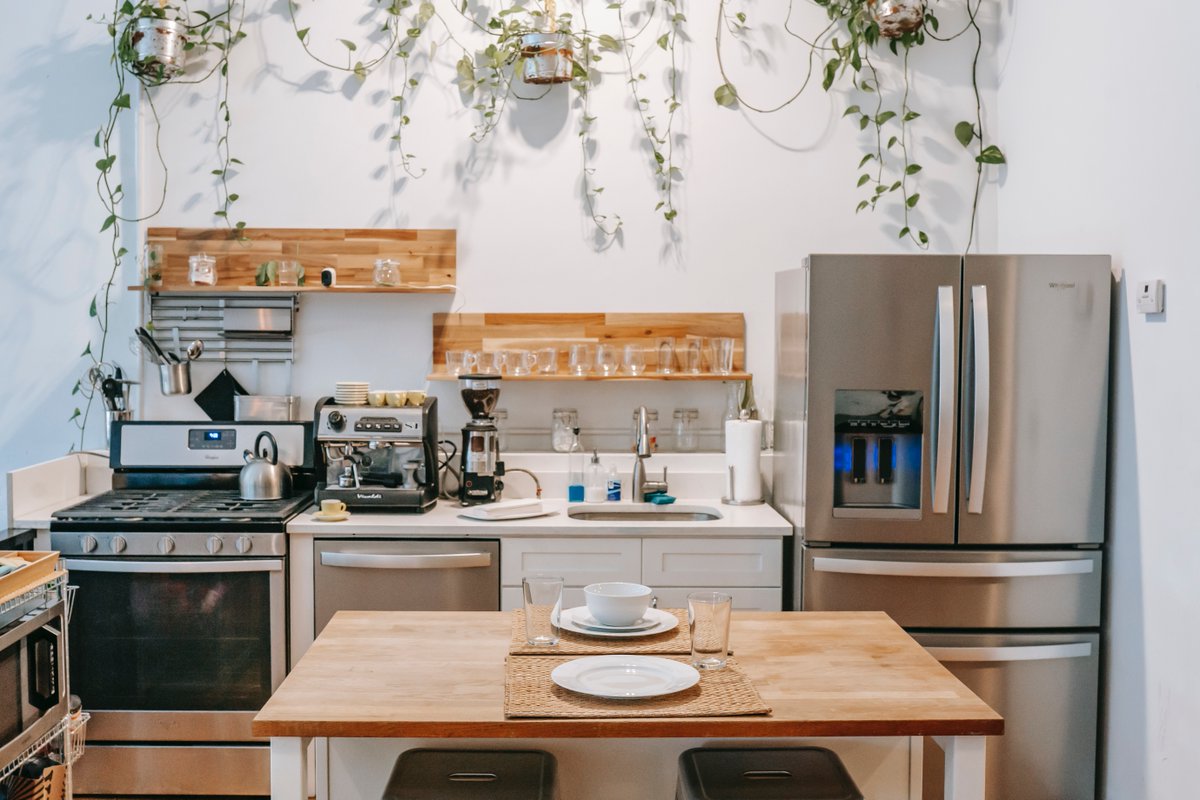 THINKRESIDUALS's tweet photo. It's #NationalHomeWarranty Day! Have you reviewed the #warranty on your home recently? Are there #appliances you need to add or remove? And for #agents, are you connected with a Home Warranty #specialist to recommend to your #clients? https://t.co/pohBHp4U7V