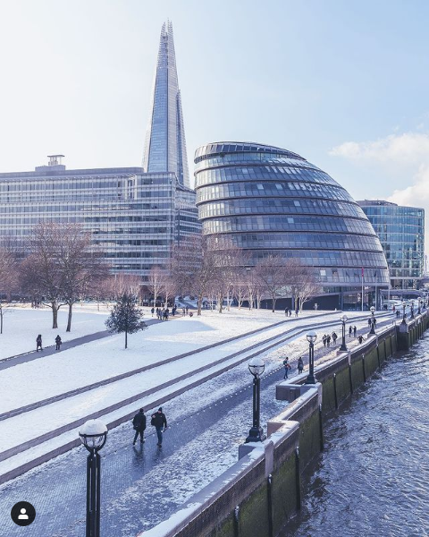 PottersFieldsPa's tweet photo. Check out this beautiful image of our snow-white park by the very talented @tmnikonian (insta) ❄️

#snowday #thamespics #mayoroflondon #greenspace #lovelondon #walkinthepark #londonparks #timeout #skyline #photography #towerbridge #theshard #cityhall #shadthames #onetowerbridge https://t.co/vBAAIcknpd