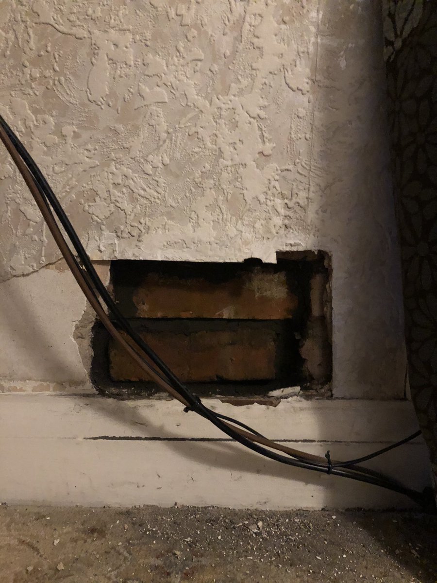 Emma_Lepley_'s tweet photo. A triumphant day. Wish I’d sorted this in summer but I was busy generally having a nice time outside. #itsbeencold #massiveholestotheoutside #refurbishment #boilernext https://t.co/cq5pzN4GEF