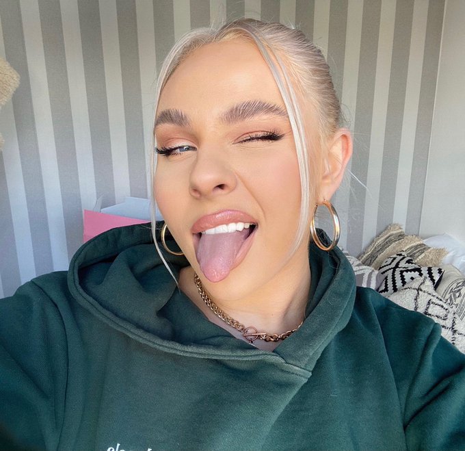 Face of an angel 👼 https://t.co/oJIWXZXT3s