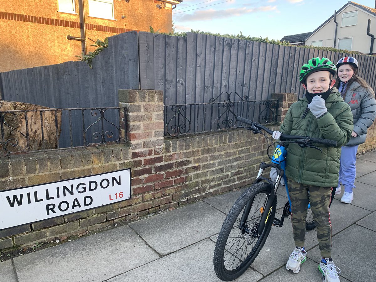 ScouserSue's tweet photo. @malvernprimary Brayden has popped on his cycling helmet and is cycling π΄ββοΈ 100 steeets to Commemorate the late Captain Sir Tom Moore. Thank you for your service for King and Country and your amazing fundraising for our NHS β€οΈ π #100Moore https://t.co/HJhSMgFTL3