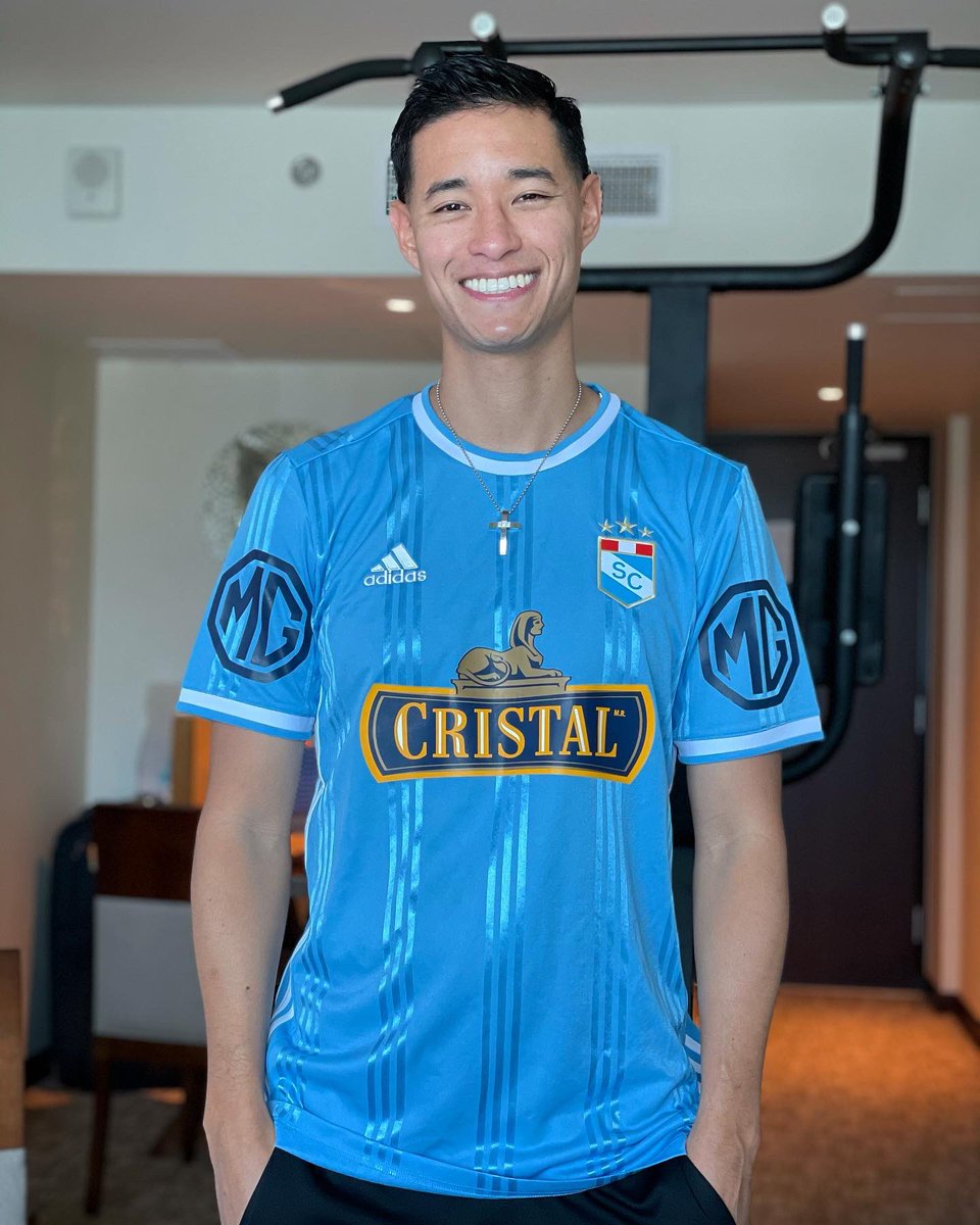 tonysuccar's tweet photo. Gracias @clubsportingcristal 😍 ! 💙💙 #fuerzacristal https://t.co/tvoHtUaLwZ