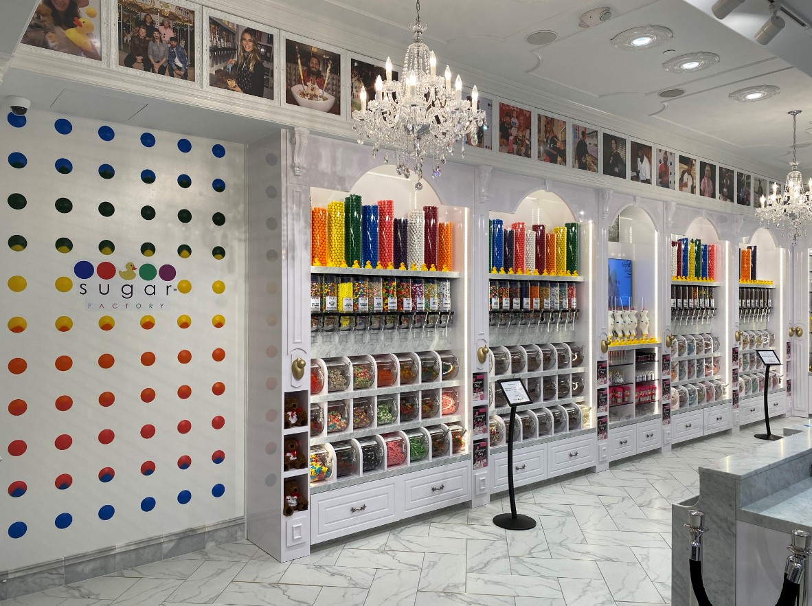AlleghenyMllwrk's tweet photo. Take a look at the recently completed @SugarFactoryLLC @DoverDowns in Dover, Delaware. Working for @ArcBuildingPartners is always a great experience; a fast-paced restaurant fit-out is no problem for Arc! 

#alleghenymillwork #architecturalwoodwork #sugarfactory #TeamAllegheny https://t.co/PaaIN4aOvE