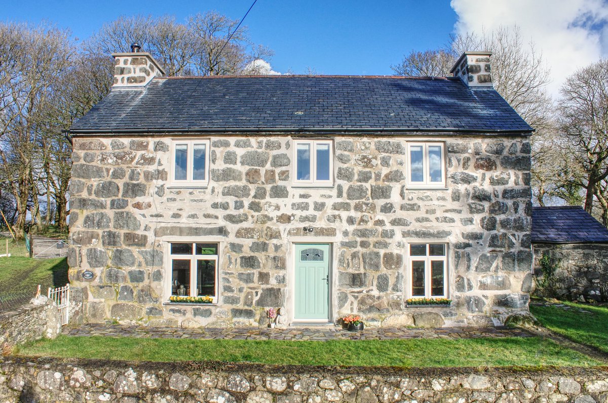 CwellynD's tweet photo. We are delighted to announce that we have launched a brand-new competition #cwellyndream2 for this stunner, Cefn Isa Farmhouse!
Full Ts&amp;Cs on how to enter:
https://t.co/e3q7qrQ2kd

We are so proud to be supporting the amazing @childrensociety once again ❤ 

Good luck everyone! https://t.co/KFMFIyfH6D