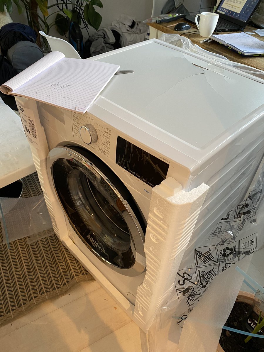 absy3mp's tweet photo. @curryspcworld really disappointed to have received this today... it’s taken me 4calls to get it sorted only to have to wait until Friday for exchange... Very little apology &amp; still awaiting the correct confirmation email to confirm!!! Not good enough for £400 washer!!!! https://t.co/xqrDU6ZD4r