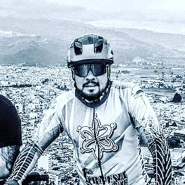 Juankpinzonh's tweet photo. #NuevaFotoDePerfil https://t.co/YZAsTS9UAo