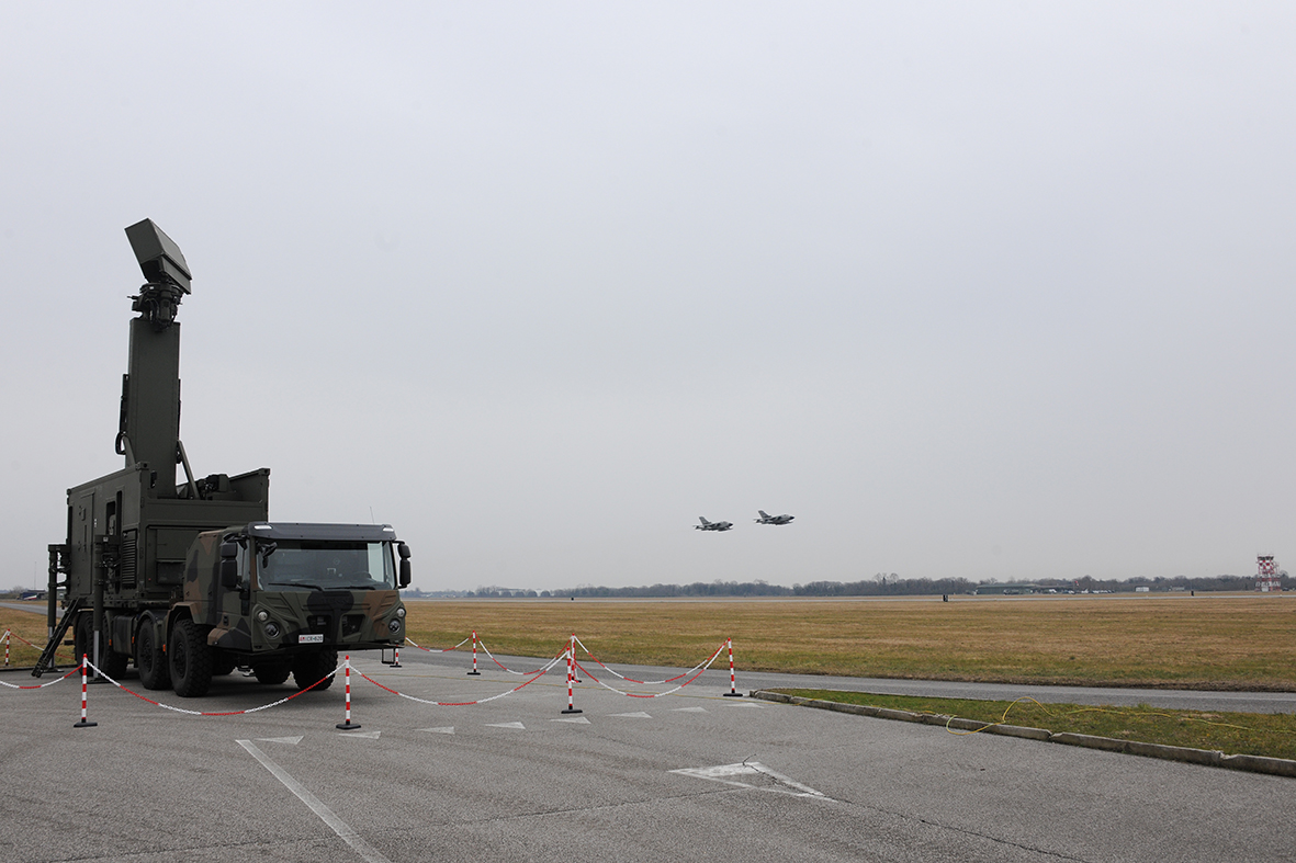 CiroNappi6's tweet photo. 🇮🇹 Italian Air Force succesfully tested the new air defence system #SIRIUS during "Dogged Focus" exercise, with 2 #Tornado's ECR, who with their sorties simulated an electronic threat SEAD (Suppression Enemy Air Defenses). SIRIUS system worked togheter with SAM system #SPADA2000. https://t.co/4QSKcWgFAn