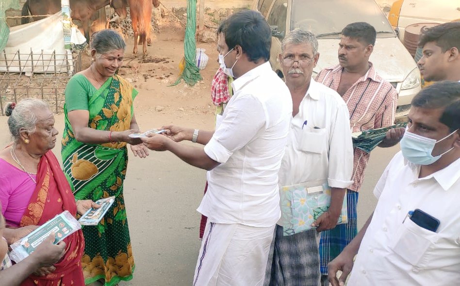 RamaAIADMK's tweet image. மாண்புமிகு @SPVelumanicbe அவர்கள் மற்றும் மரியாதைக்குரிய @AmmanKArjunan அவர்களின் வழிகாட்டுதலின்படி, சிங்காநல்லூர் தொகுதி, வார்டு 57, காந்தி நகர் பகுதியில் உள்ள 1000 குடும்பங்களுக்கு வீடு வாரியாக சென்று  5000 Face mask-களை வழங்கியதில் மகிழ்ச்சியடைகிறேன் #TeamworkWorks