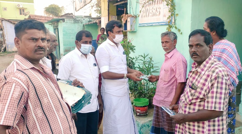 RamaAIADMK's tweet image. மாண்புமிகு @SPVelumanicbe அவர்கள் மற்றும் மரியாதைக்குரிய @AmmanKArjunan அவர்களின் வழிகாட்டுதலின்படி, சிங்காநல்லூர் தொகுதி, வார்டு 57, காந்தி நகர் பகுதியில் உள்ள 1000 குடும்பங்களுக்கு வீடு வாரியாக சென்று  5000 Face mask-களை வழங்கியதில் மகிழ்ச்சியடைகிறேன் #TeamworkWorks