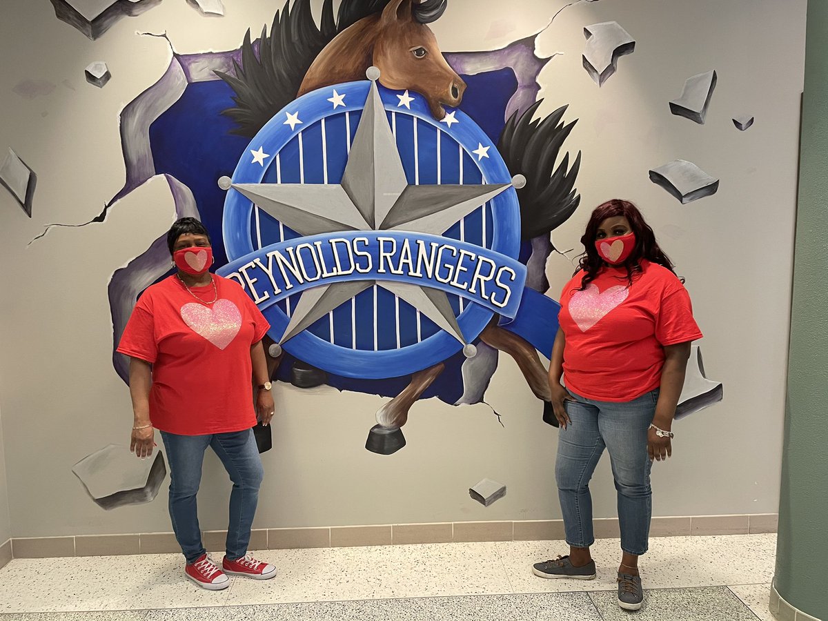 Reynolds_HISD's tweet photo. We’re better together! #SpreadLoveWeek💗 #SweetSouth❤️ @Leigha_Curry7 @lbanks03053016 @JeanitraP @SouthArea_HISD https://t.co/Flf7CzpseT