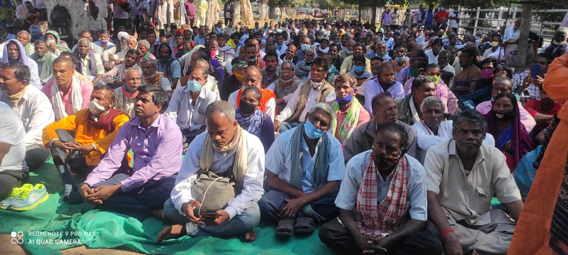 World, please don't scroll away before reading this. It will just take a minute.Millions of Indian farmers are fighting for their future generations from the exploitation of private sector greed.  #FarmersProtest