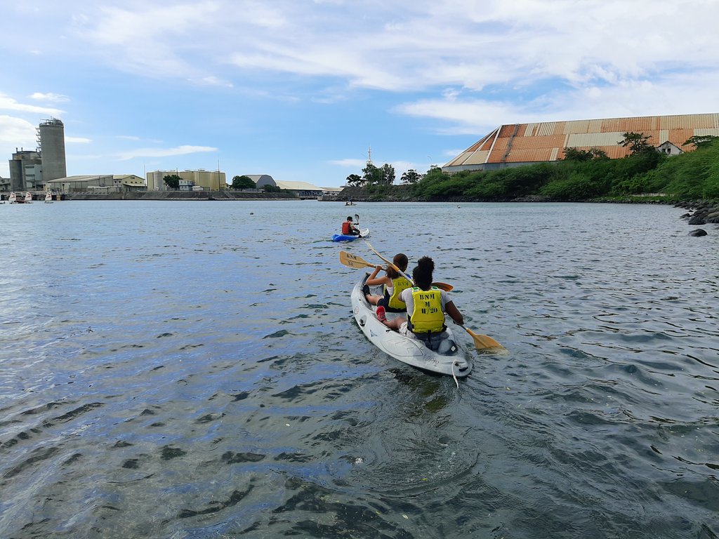 UnssOUEST's tweet image. Boris Neveu, sélectionné olympique pour les JO de Tokyo en kayak, est venu à la rencontre des élèves des collèges Titan et l'Oasis du Port. Une occasion pour ces jeunes de partager les valeurs de l'Olympisme 🥇🚣‍♂️🇲🇫. #SOP2021 @unss_reunion @AcLaReunion @PChatonnay #teamunss
