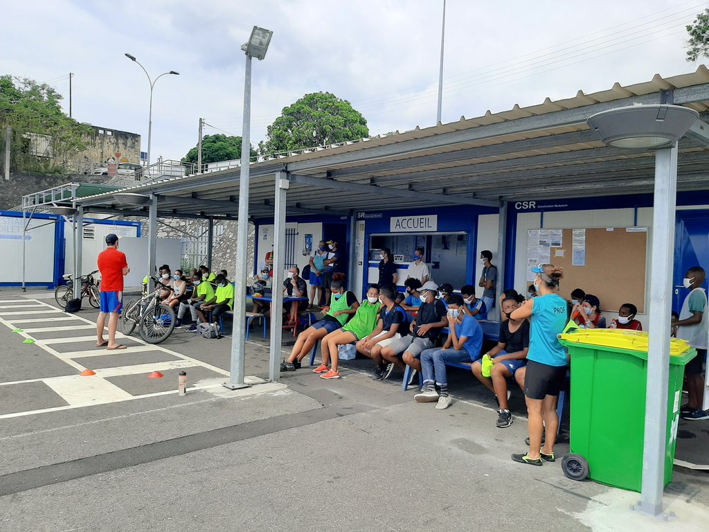 UnssOUEST's tweet image. Boris Neveu, sélectionné olympique pour les JO de Tokyo en kayak, est venu à la rencontre des élèves des collèges Titan et l'Oasis du Port. Une occasion pour ces jeunes de partager les valeurs de l'Olympisme 🥇🚣‍♂️🇲🇫. #SOP2021 @unss_reunion @AcLaReunion @PChatonnay #teamunss
