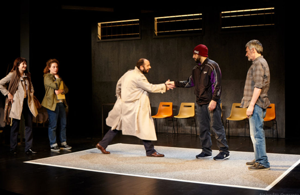 Avant de commencer le thread, on va commencer par remettre la notion de « 4ème mur » dans son contexte.Je vais un peu grossir le trait, mais on peut dire qu'on considère qu'une pièce de théâtre est jouée entre quatre murs.