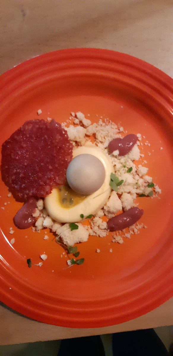 Afgelopen zaterdag weer samen met <a href="/JanPeterRake/">Jan Peter Rake</a> ontzettend genoten van een heerlijk menu van @VoilaGroningen Wat een smaken!