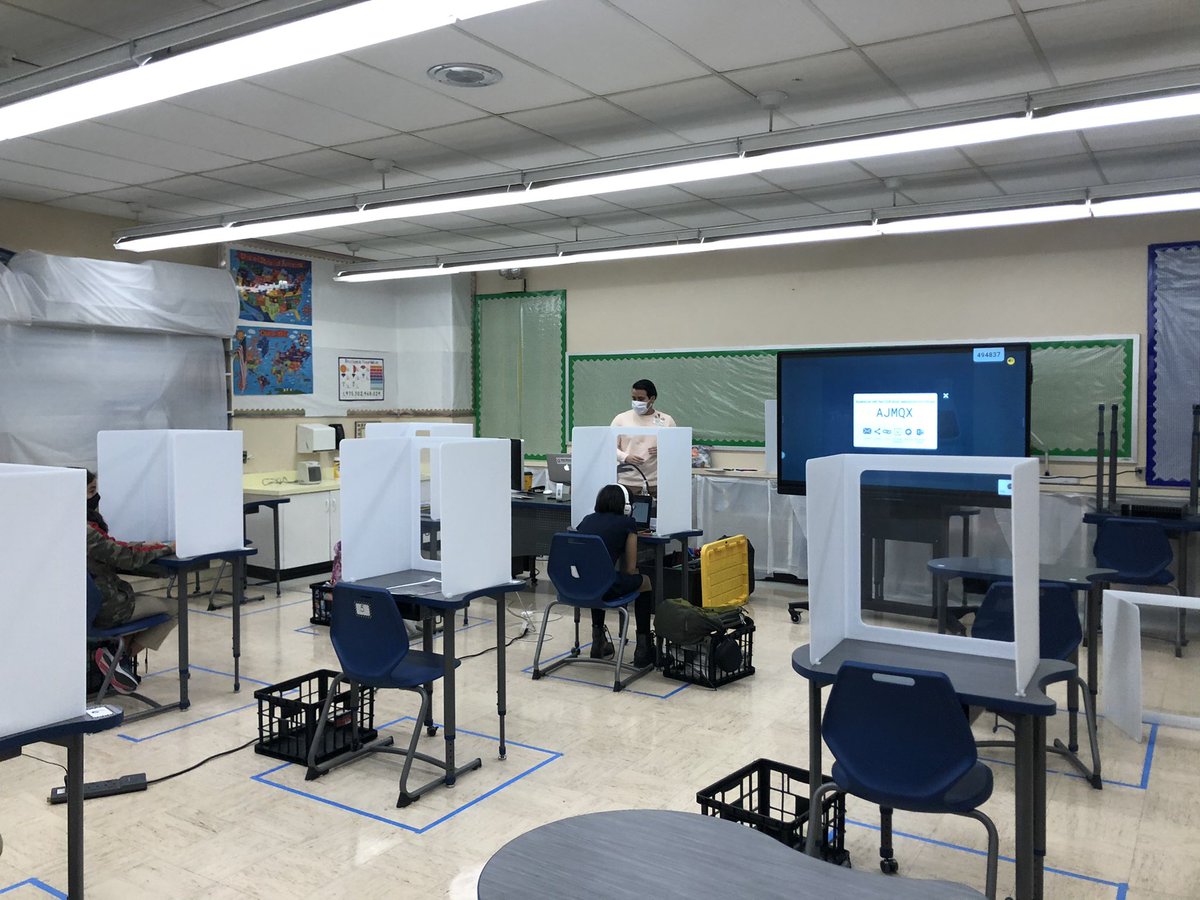 BrendaChR1's tweet image. It was great seeing the Eagles in action today! #SafetyFirst #simultaneousteaching @ramendozajr @EsHeight