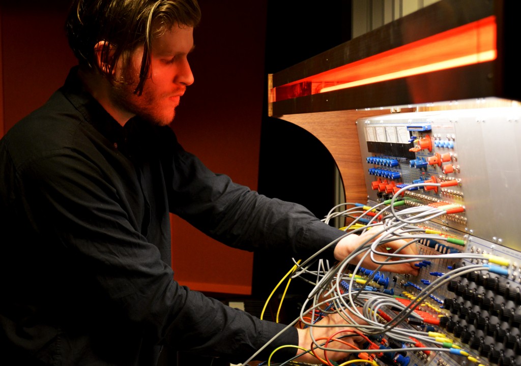 Thread of people posing in front of the Buchla at EMS Stockholm.