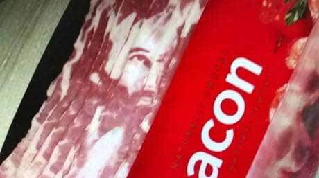 praisebacon's tweet photo. Next I’ll be seeing faces in my toast! #praisebacon #praisethelard #iseefacesinthestrangestplaces #baconface https://t.co/PjeA4akrMz