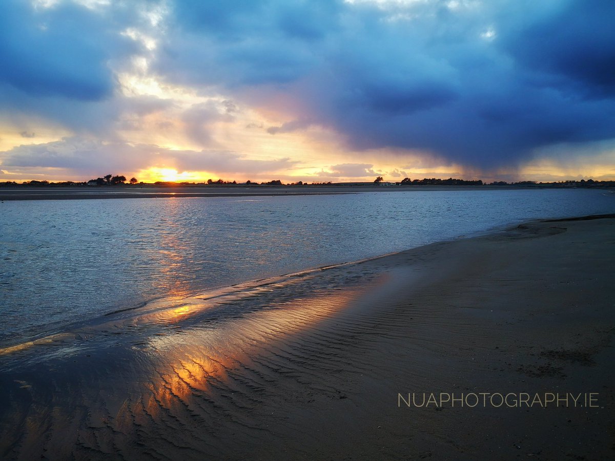 Grand stretch in the evening at #Rogerstown #Rush #CoDublin this evening as the snow showers head over to #Lusk  #fingal #rushcodublin #sunsetdublin #northcodublin