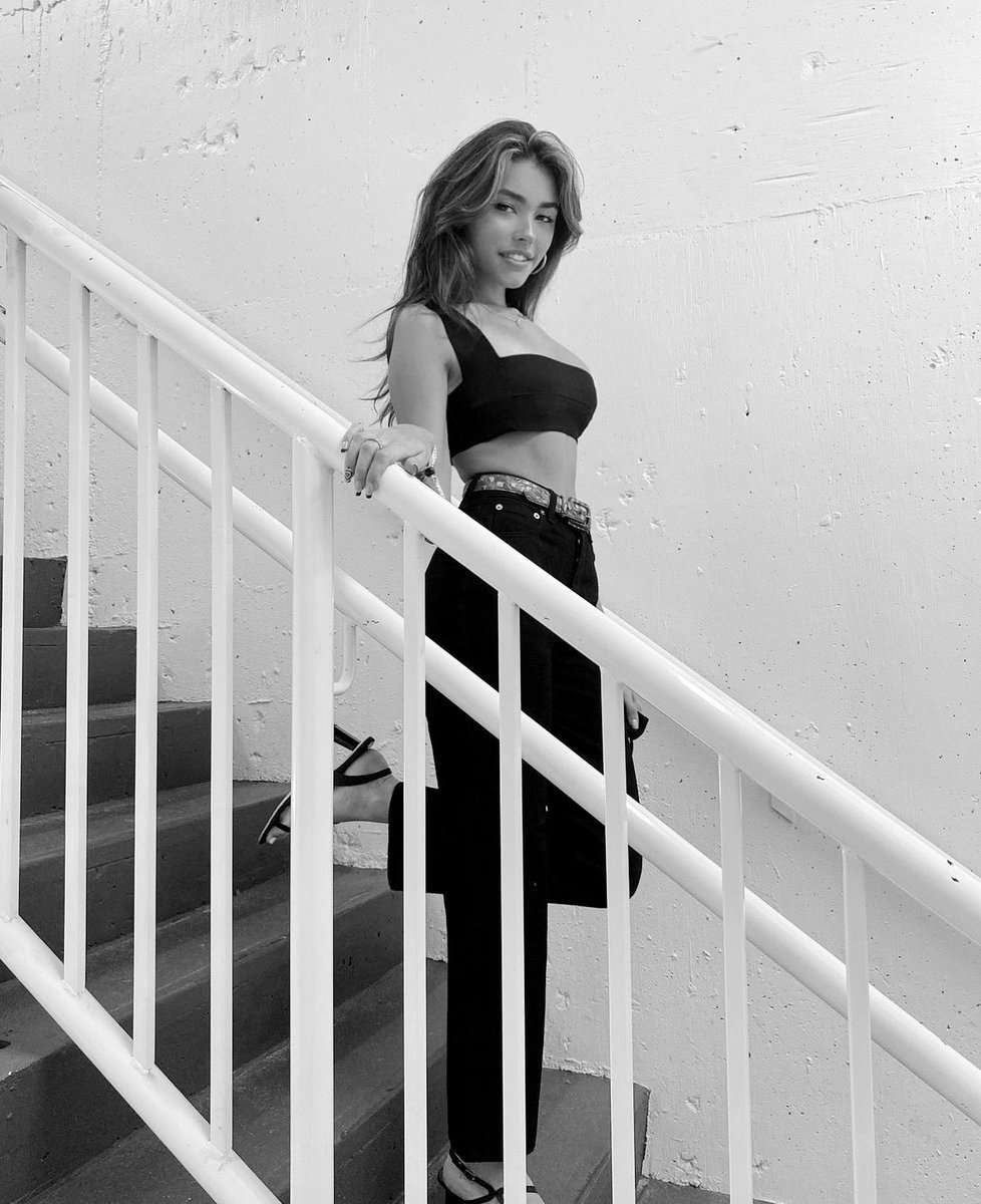 WATCMF's tweet image. 𝑺𝒐 𝑰 𝒋𝒖𝒔𝒕 𝒔𝒕𝒂𝒚 𝒏𝒖𝒎𝒃 𝒂𝒏𝒅 𝒄𝒂𝒓𝒓𝒚 𝒐𝒏.