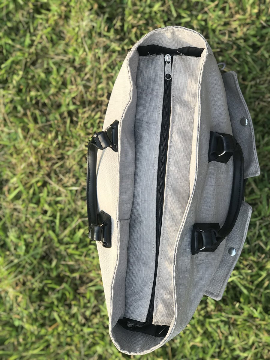 _KingStyles2020's tweet photo. Bolt 
Yahaya Bello

What do you Think?

MedTra 
It's a Medium Travel Bag.

For your Conferences | WorkShop Trips 

For your quick Vacation to
 Dubai | Kampala | Nairobi | Abuja 🤓

Goes for 7,000 naira https://t.co/fSo12wKJNx