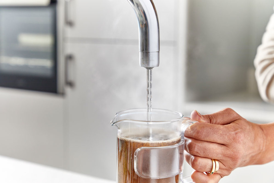 GeyserTaps's tweet photo. Making the perfect cuppa doesn’t get much easier than this. A Geyser 3-in-1 hot tap provides Steaming Hot Water up to 98°C, giving you a perfect cup of Tea, Coffee or Hot Chocolate in an instant.
Find out more https://t.co/JHLY7IAqXW
#hottap #coffeebreak #teatime https://t.co/5GKyWyz2L7