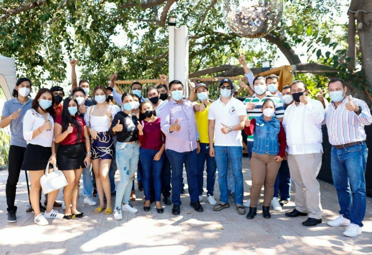 Mario_M_Arcos's tweet photo. Nuestros jóvenes necesitan ejemplo, respeto y oportunidades, quien no lo comprenda poniendo límites a su enorme potencial, está cancelando su propio futuro. 
Que orgullo para ustedes estudiar en nuestra máxima casa de estudios, la #UAGro.
 ¡Cuenten conmigo siempre! https://t.co/BbVUNiIUOr