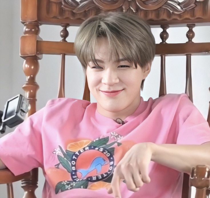 a thread of jeno's eye smile