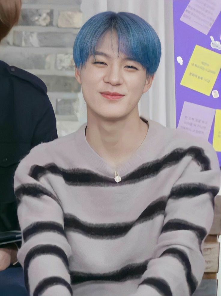 a thread of jeno's eye smile