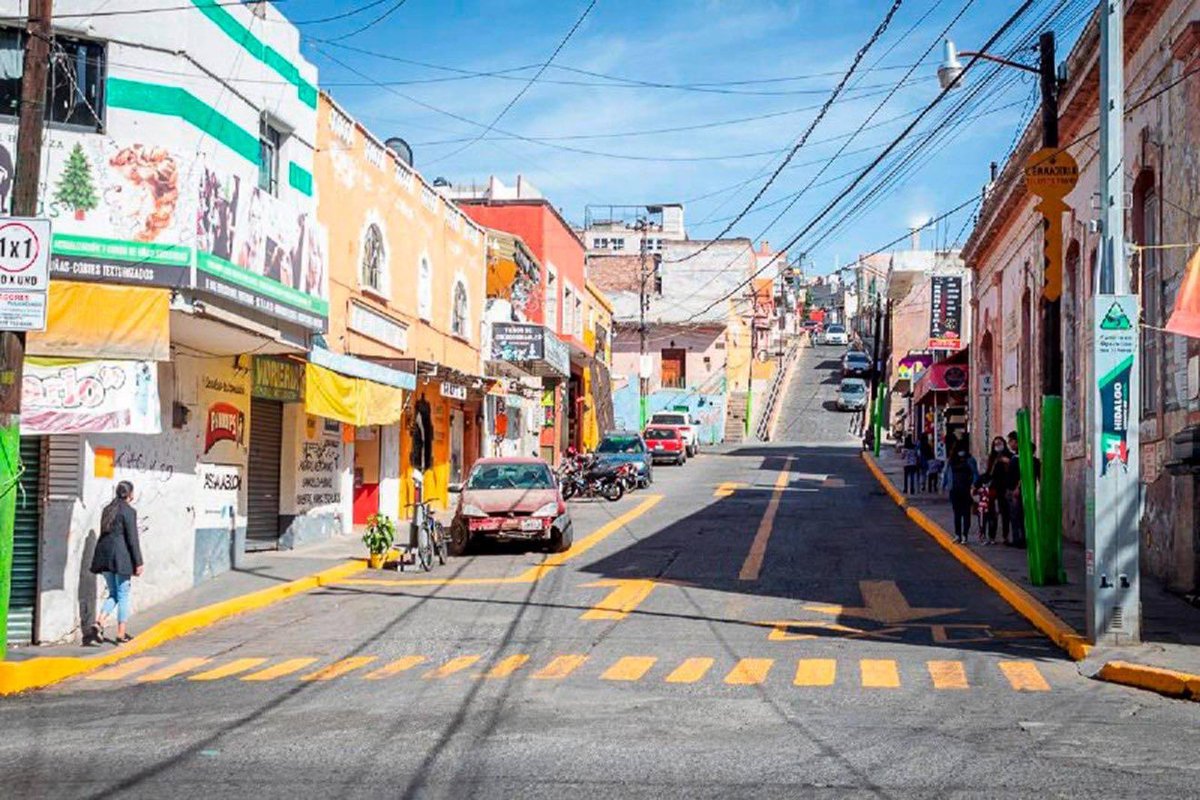 MarquezAJorge's tweet photo. Bravo, Doria, Zaragoza, Hidalgo, Libertad y Morelos así como un segmento de la vía a Jaltepec (en dirección a la autopista) son vialidades intervenidas con bacheo y balizamiento, sumando hasta el momento 10 km de superficie ya atendidos. Con acciones concretas #TulancingoAvanza. https://t.co/o76e90tGAy