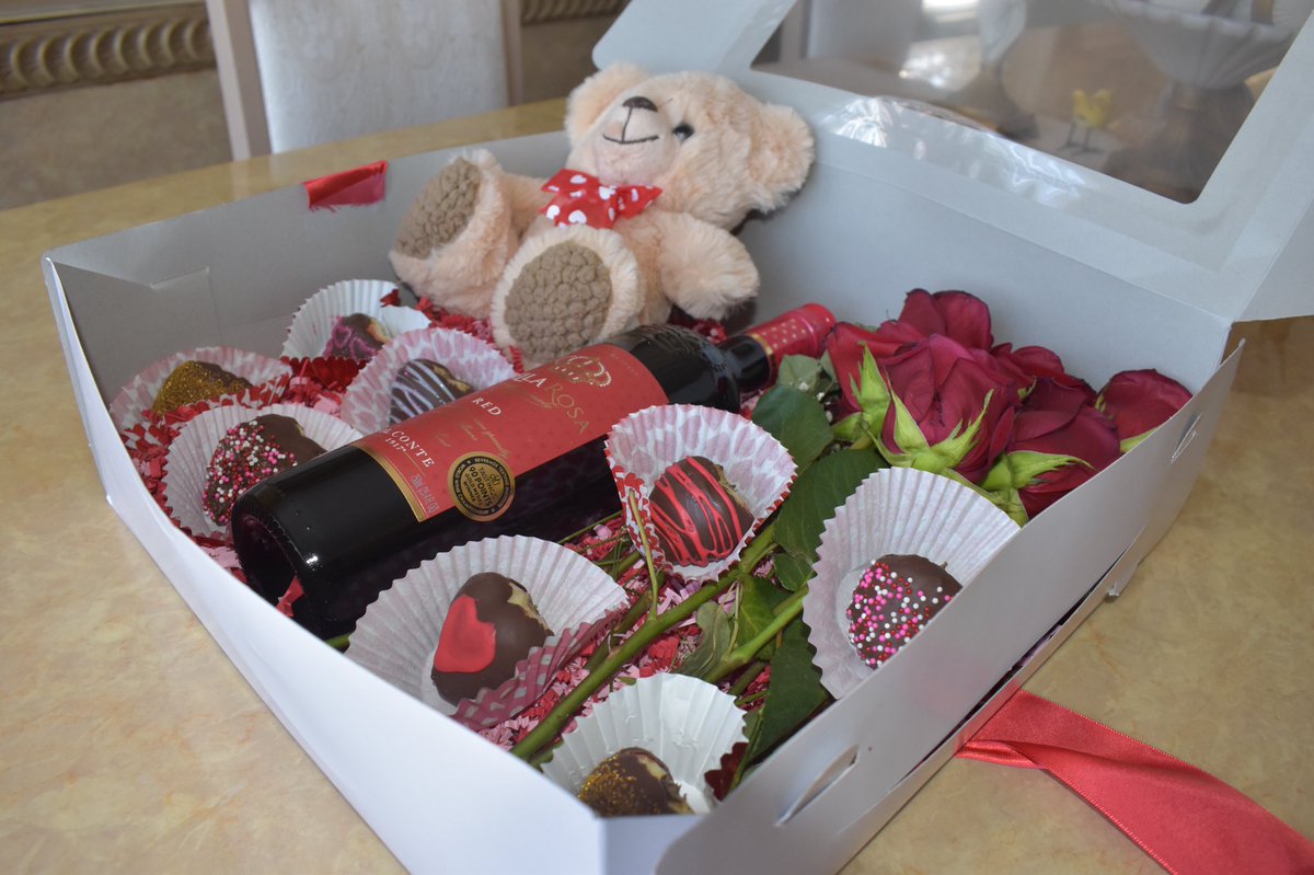 _myyyra_'s tweet photo. I made it easy for you to make someone feel special this year🥰 grab one of my Valentine’s Day Boxes with all the romantic essentials ❤️ come support !! https://t.co/mE78FHh9yn