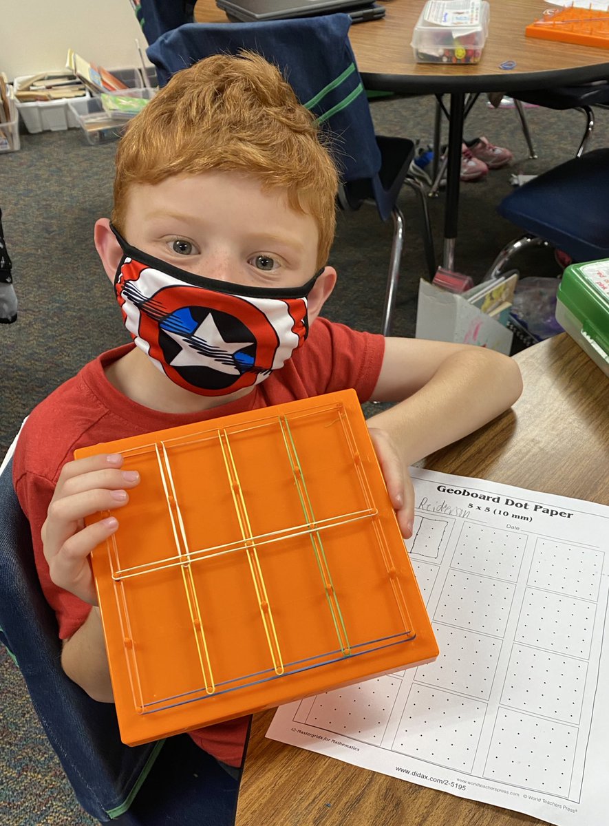 nan3971's tweet photo. My second graders exploring fractions w/ a geoboard! @FrankKISD @KleinISD @jrnkoc @kloneal2 https://t.co/t1vVSuh2jw