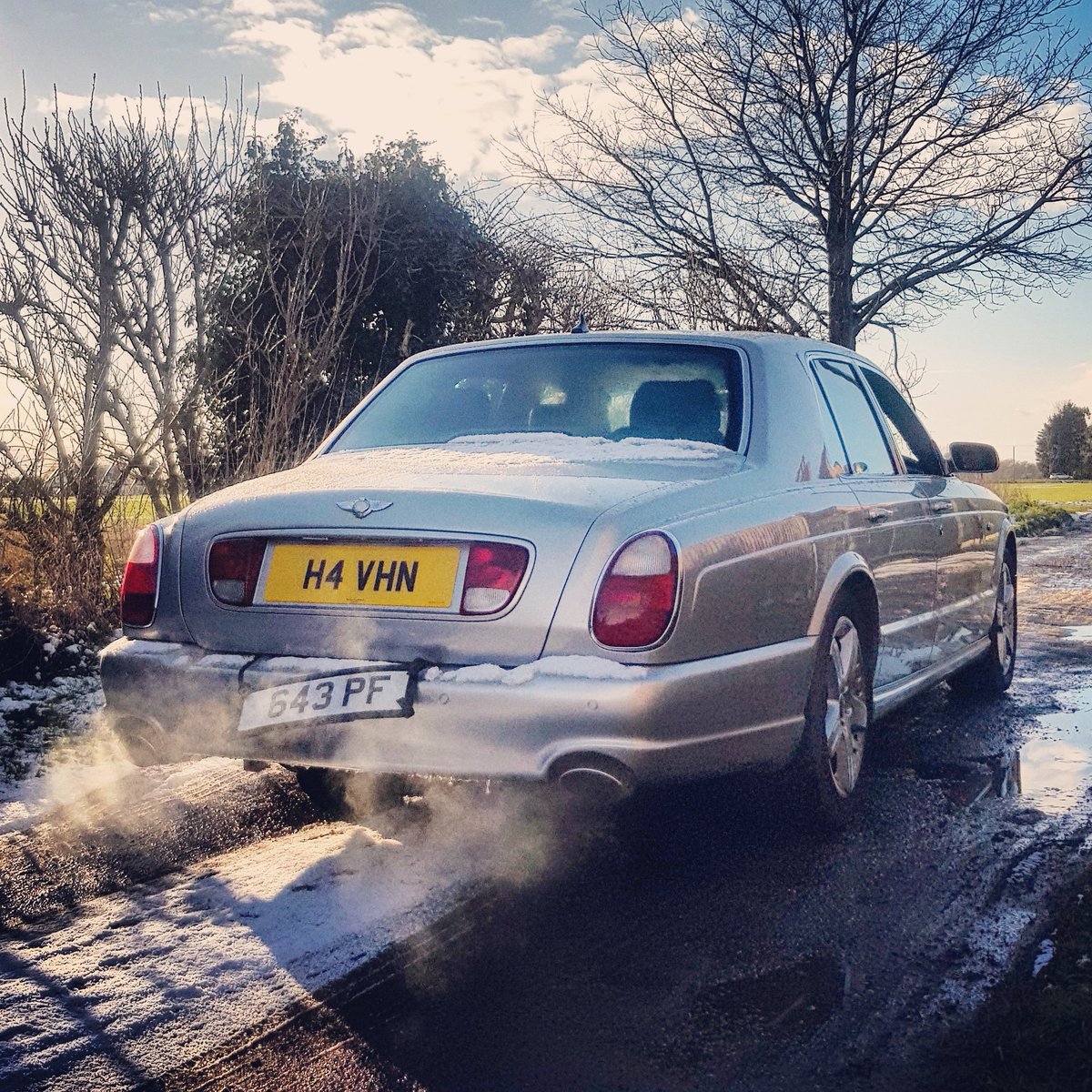 FurrsFleet's tweet photo. Enjoy your holiday at N.Sandell Rolls-Royce & Bentley. Missing you already! π€£#H4VHN #Bentley #BentleyArnage #BentleyArnageT #ArnageT #furrsfleet #V8 #CreweCars #IntroCar #FalkenSpotting #modernclassic #modernclassics #classicbentley #mulliner #twinturbo #handbuilt #diamondstitch https://t.co/2ozIk5FkLz