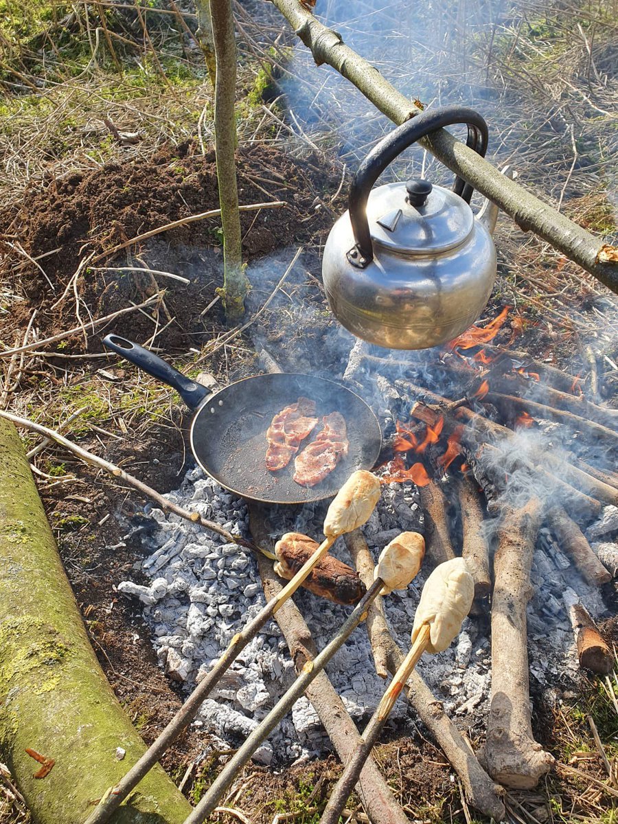 VickyMay81's tweet photo. Fantastic campfire on the farm as part of a school well-being initiative - Wednesday ‘unplugged’ #collingbourneprimaryschool #forestschool #childwellbeing https://t.co/xKapXOyLbz