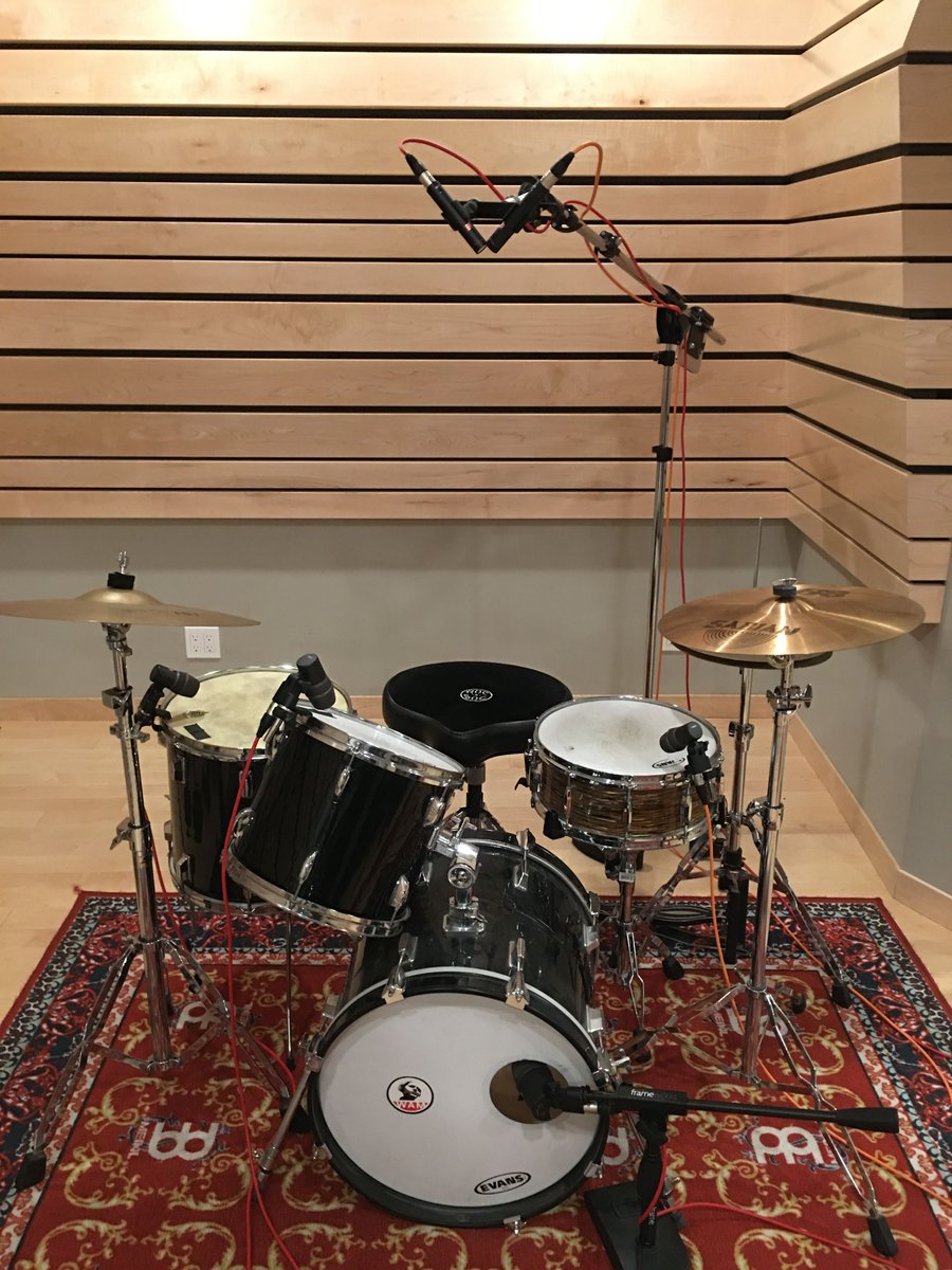 womensaudio's tweet photo. Today’s #ThankYouThursday goes out to the fantastic @sE_Electronics! This V Pack Arena Drum Microphone collection is one of our favorites - it's a 7-piece kit that includes a versatile kick mic and tom mics that clamp right onto the rims. #drumgoals #changingthefaceofsound https://t.co/QJnuBwZwm3