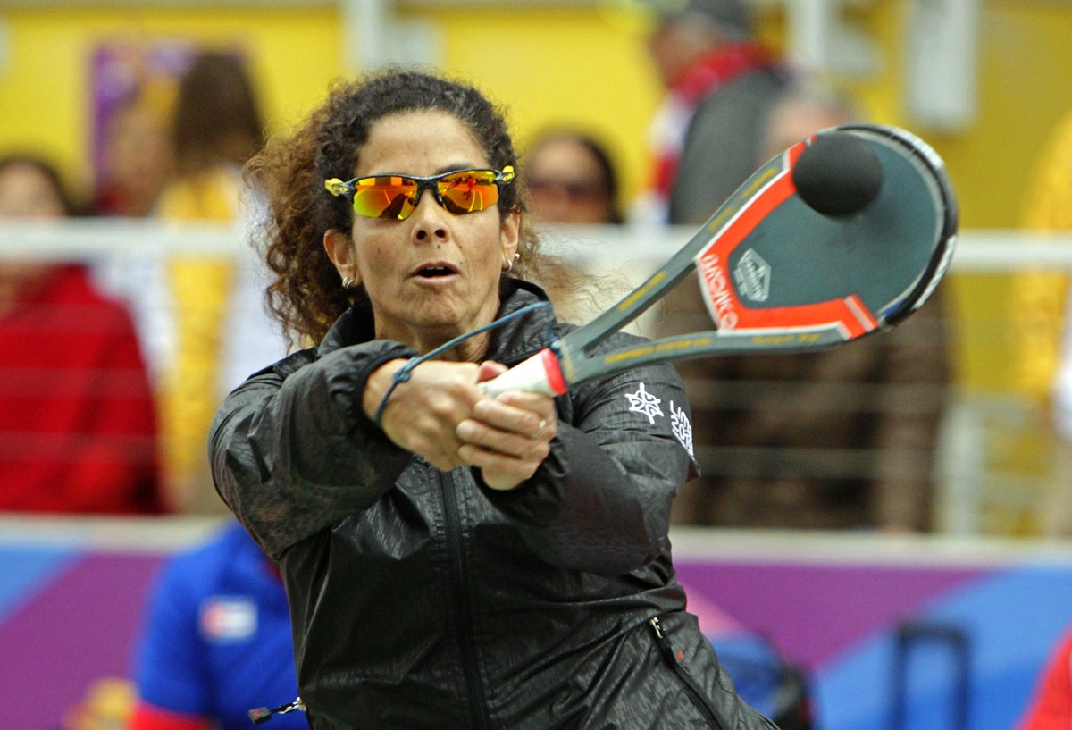 DonDeportivo's tweet photo. La mujer maravilla 💪🏽🇵🇪👏🏽
Claudia Suárez, campeona nacional de paleta frontón por 21 años consecutivos y un récord de imbatibilidad por más de 25 años en squash #TodosSomosPerú @LegadoOficialPE @ipdperu #PaletaFronton
🗞️Leer 👉🏽https://t.co/ozmGDA7U2Y
📸 Fotos Legado https://t.co/Iui4mTGWsR