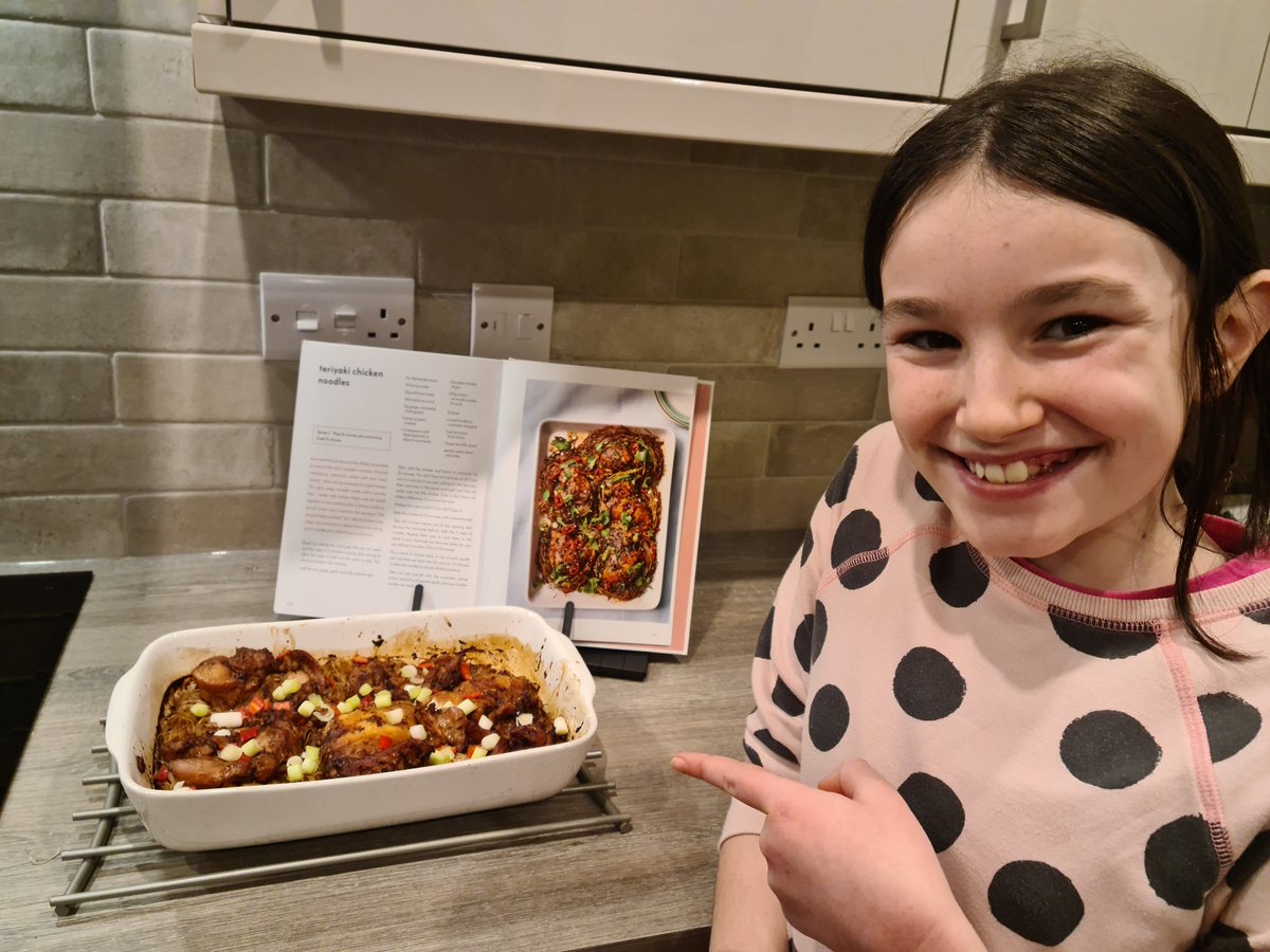 steffyw79's tweet photo. A delicious teatime thanks to Faye and @BegumNadiya recipe - teriyaki chicken baked noodles . So easy to make and so tasty! 🍜🍽 #futurechef #lovecooking https://t.co/hBo0ATSj4V