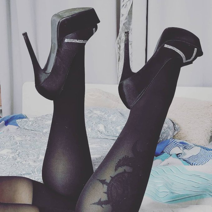 Totally in love with these shoes. Just can't stop shlicking to them. I am such a desperate fetishist