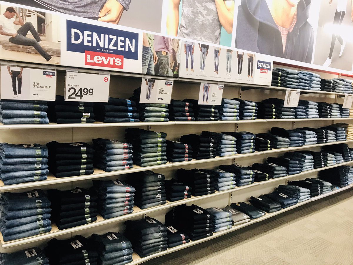 Jessica05456673's tweet photo. This lady is on bounce back mode, cleaning up the men’s denim @nikihcopeland @VisualMiami https://t.co/jMM4X6rivO