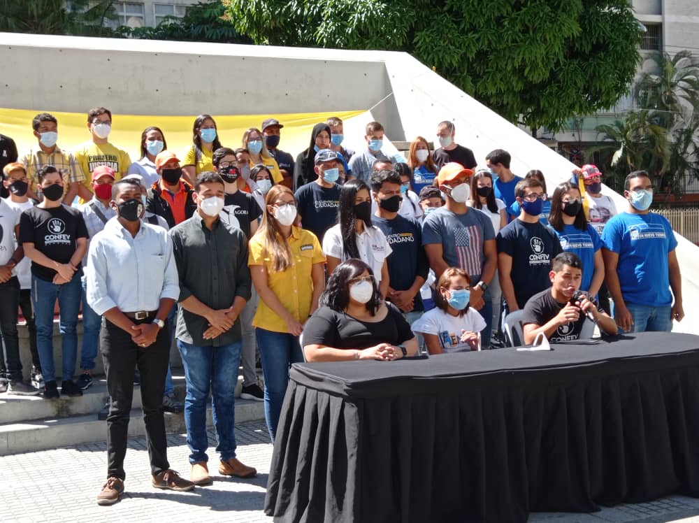 confevme's tweet photo. #10Feb || Hoy nuestro Vocero Nacional @VillanuevaTerry, en compañía de la Federación Nacional de Estudiantes de Educación Media @FENEEM_Vzla, convocaron a una protesta para el día viernes #12Feb por el día de la juventud. https://t.co/49Ksb52e2P