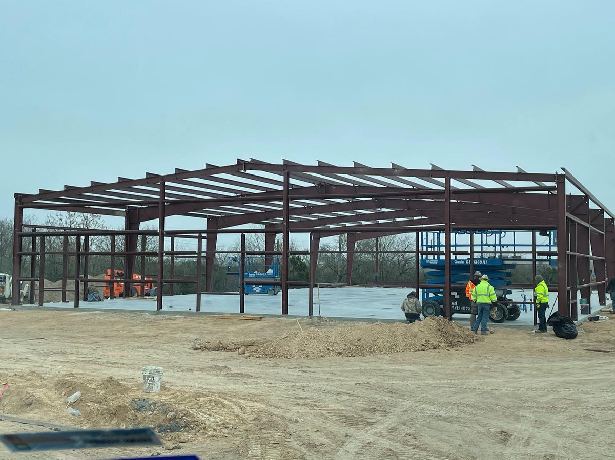 EncoreMech's tweet image. New headquarters coming right along! 
Foundation✔️
Framing✔️
.
.
.
.
.
#encoremechanical #hvac #austintx #familyowned #familyoperated #commercialHVAC #newconstruction #encoreprojects #encoreMechanical #hvaclife #hvacrepair #hvaclove #hvaccontractor