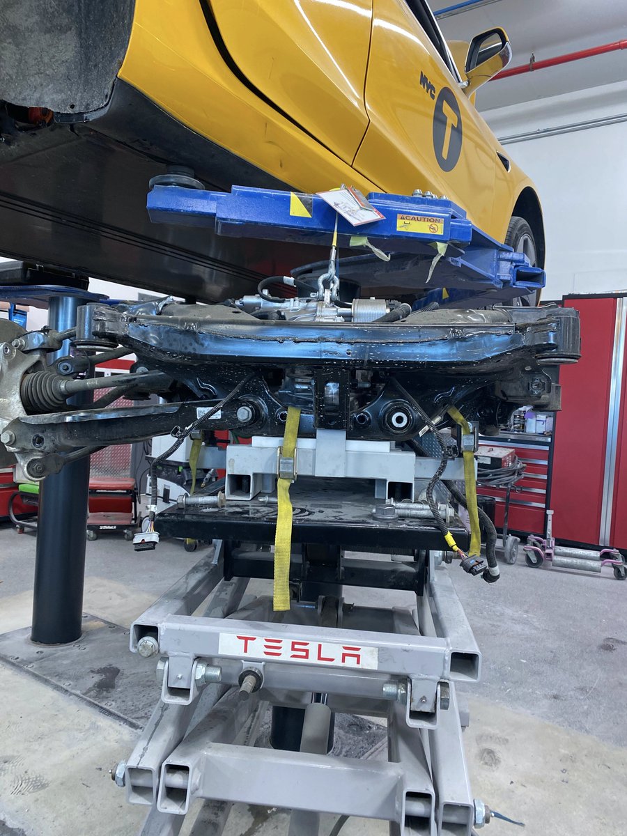 New subframe in. Unexpected damage exposed during teardown.

<a href="/Tesla/">Tesla</a> 

#ElectricVehicles #NYC #taxi #Tesla