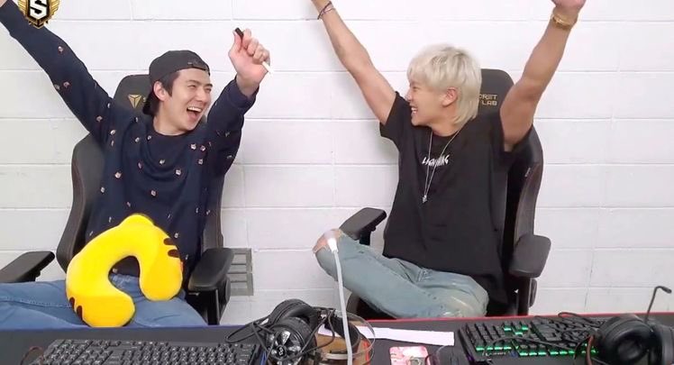 Et5F_AWWYAQ8nHc?format=jpg&name=900x900