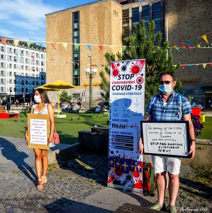 I continued speaking to international media, for example Newsweek, CNN, Business Insider, Le Figaro, NRK, RAI Itália, Sky Itália, etcAt the same time, me & others protested several times in Stockholm to "Change strategy, save lives, save Sweden"Here's me & Keith for example