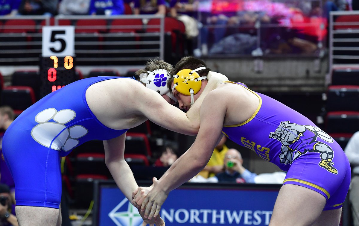 Brackets for next week's State Dual Team Tournament are up for Class 2A and Class 1A. Regional Duals still rolling for Class 3A tonight! #iahswr
🤼‍♂️iahsaa.org/wrestling/