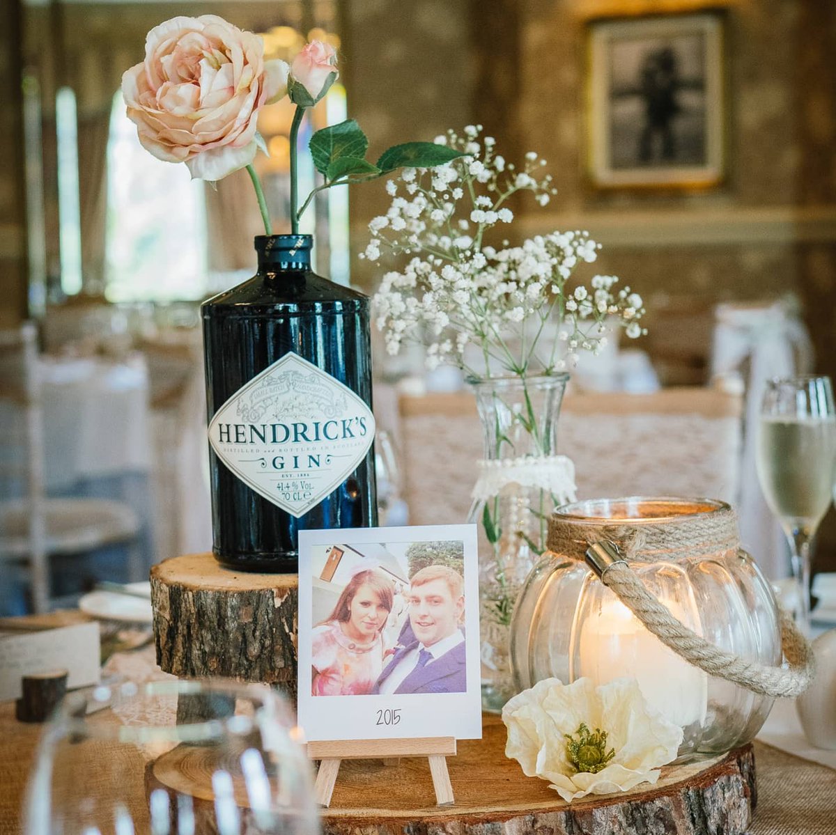 TheMemoryKnotCo's tweet photo. While #weddings are temporarily on hold, we're taking a look back at some of the lovely weddings we've had the pleasure of providing #venuestyling &amp; #decorhire for... Take a look at this #rusticwedding featured in our latest 'Real Weddings' #blog
 https://t.co/4SbeNcJP6i https://t.co/kmfQXsHVon