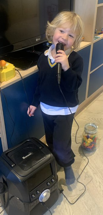 DaveniesPrePrep's tweet photo. Reception had to find things around their homes with the letter sound ‘ng’ and young men took it upon themselves to give us a tune with some singing 🎤 #phonics #readwriteinc #engageinspirechallenge #DaveniesDigitalLearning https://t.co/awU8WSKrw9
