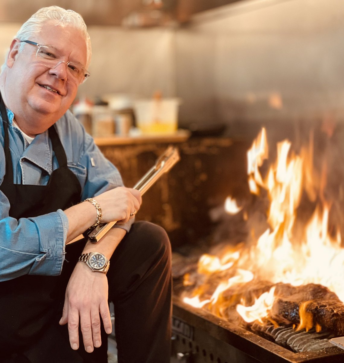 rodneysgtown's tweet photo. It may be cold out but Rodney’s has just what you need to warm up! Make reservations now to come in and relax and unwind with a great meal in a cozy environment! https://t.co/Bun5mG3iUq