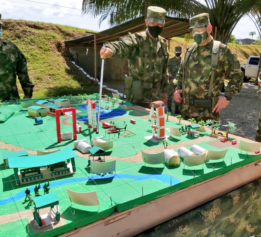 GralJuanRamirez's tweet photo. El 2021 para @COL_EJERCITO es el año del fortalecimiento de la vocación militar, la disciplina y el entrenamiento bajo estos pilares el señor @COMANDANTE_EJC desplego la Inspección General a #PuertoAsís Putumayo #Biter27 para apoyar a nuestros soldados y escuchar sus inquietudes https://t.co/8491g4f3m8
